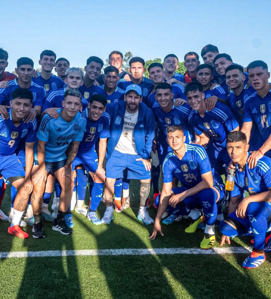 Lionel Messi junto a la Selección Argentina Sub20